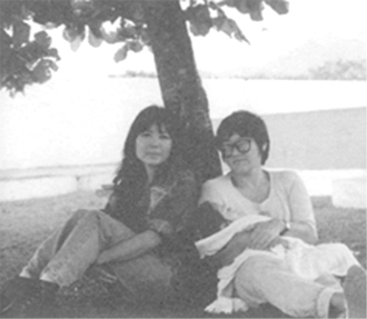 Foto: Yurika Yamasaki e Tizuka Yamasaki (com a filha Naina no colo)